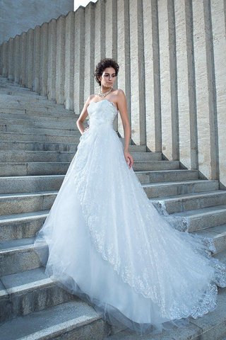 Abito da Sposa in Pizzo Coda A Strascico Cappella Alta Vita Lunghi Radiosa