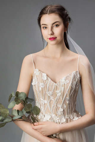 Abito da sposa abbagliante oscillare naturale con bottone all aperto a sala