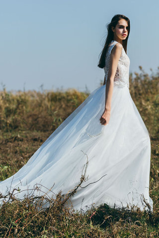 Abito da sposa incantevole con bottone decorato due pezzi pomposo convenzionale