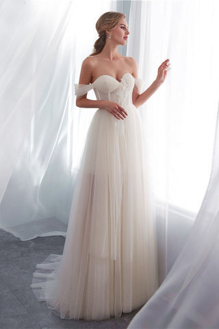 Abito da sposa all aperto in tulle naturale adorabile favola moderno