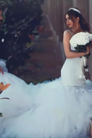 Abito da sposa classico alla moda senza maniche in tulle conotta a terra