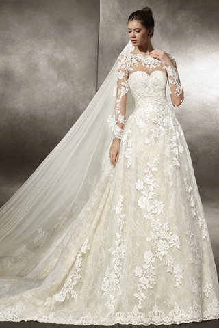 Abito da sposa lunghi convenzionale in pizzo in pizzo bellissima a terra