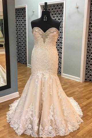 Abito da sposa attraente allacciato a chiesa cuore con ricamo con applique